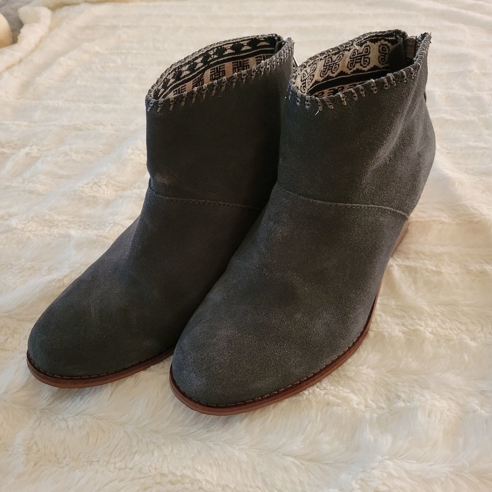 TOMS Leila Booties Size 8.5